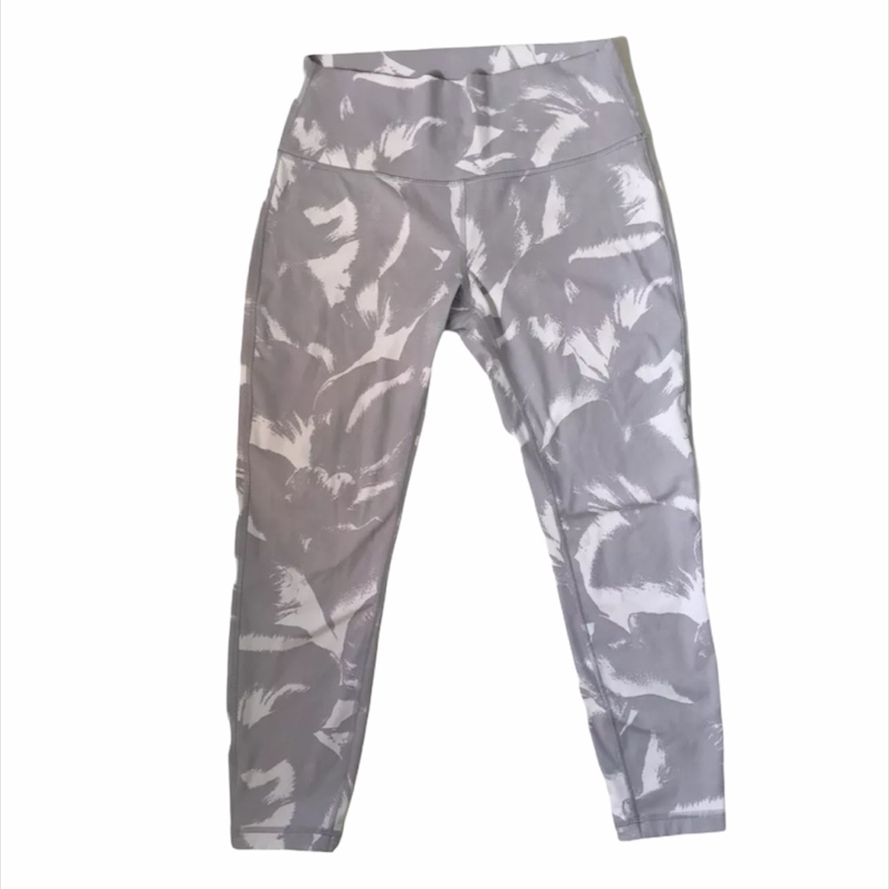 Abstract hugged high rise Lululemon crop